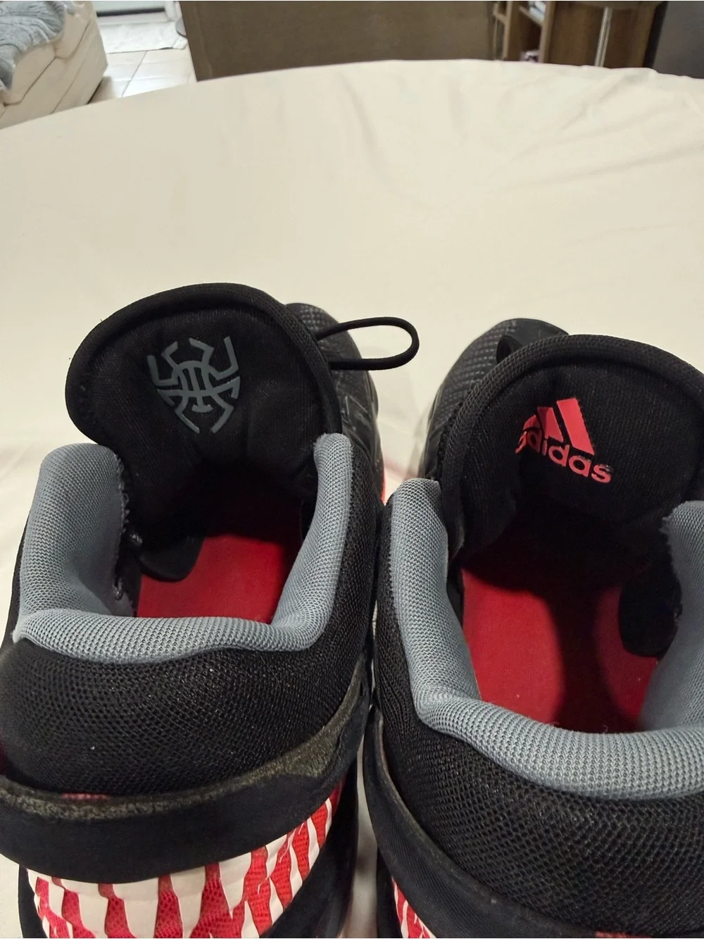 Nike Men's Black and Red Athletic Shoes